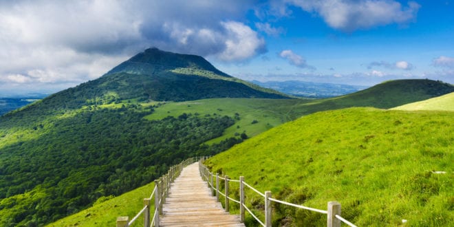 Puy de dôme shutterstock 671253118, Campings in de Auvergne