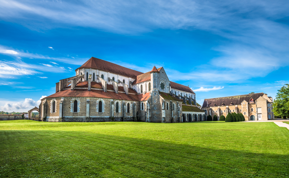 Abbaye de Pontigny Yonne shutterstock 1091348150, Bezienswaardigheden in Yonne