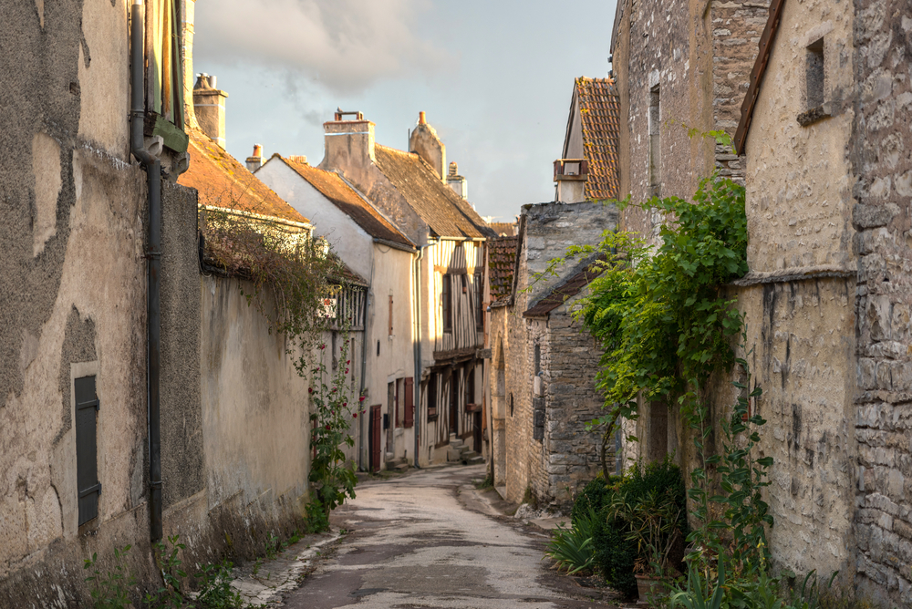 Noyers sur Serein Yonne shutterstock 743950297, Bezienswaardigheden in Yonne