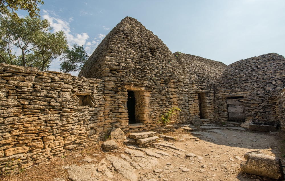Village des Bories Gordes Vaucluse Provence shutterstock 679379746, Gordes