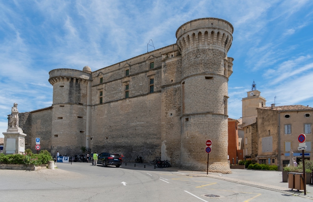 kasteel chateau gordes vaucluse provence shutterstock 2538685085, Gordes