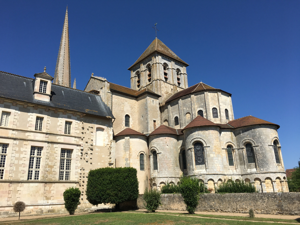 Abbaye de Saint Savin Vienne shutterstock 1169463007, Bezienswaardigheden in Vienne