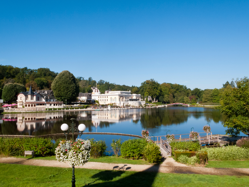 Bagnoles de lorne Orne shutterstock 1017806089, Bezienswaardigheden in Orne