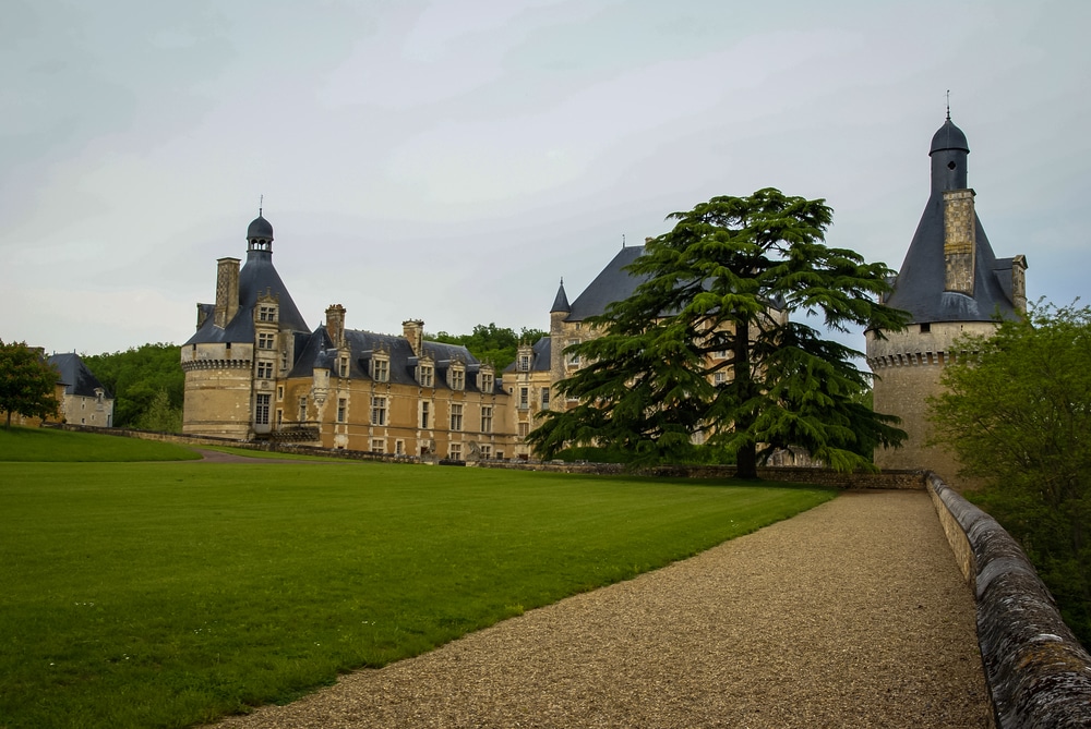 Château de Touffou Vienne shutterstock 525520273, Bezienswaardigheden in Vienne