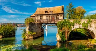 Vernon Eure shutterstock 1186314430, Château de Gisors