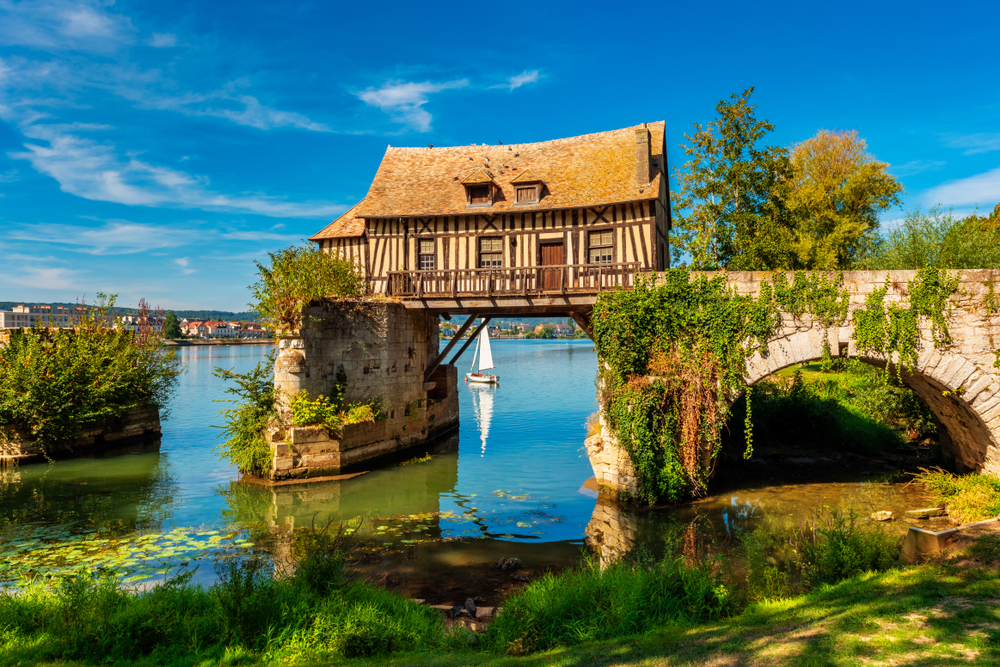 Vernon Eure shutterstock 1186314430, Bezienswaardigheden in de Eure