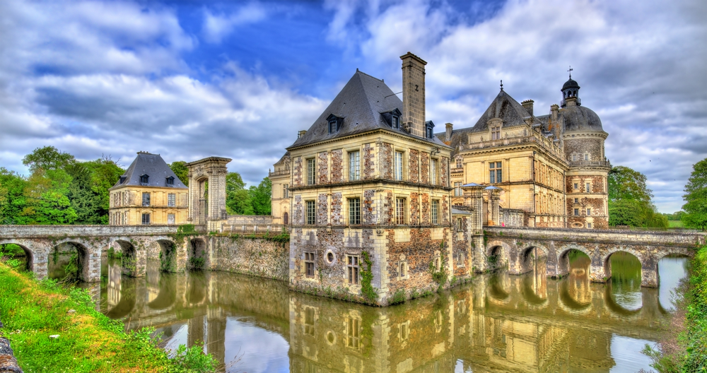 Château de Serrant Maine et Loire shutterstock 644356981, Bezienwaardigheden in Maine-et-Loire