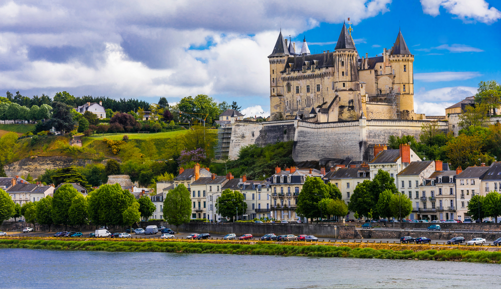 Saumur Pays de la Loire shutterstock 639760984, Bezienwaardigheden in Maine-et-Loire