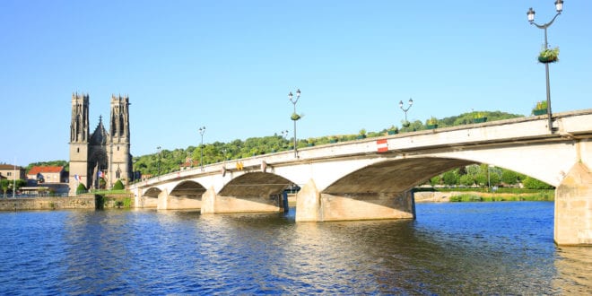 Pont à Mousson Meurthe et Moselle shutterstock 678913942, Bezienswaardigheden in de Rhône