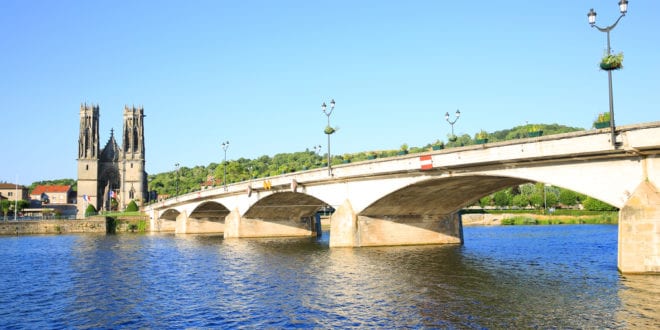 Pont à Mousson Meurthe et Moselle shutterstock 678913942, Meurthe-et-Moselle