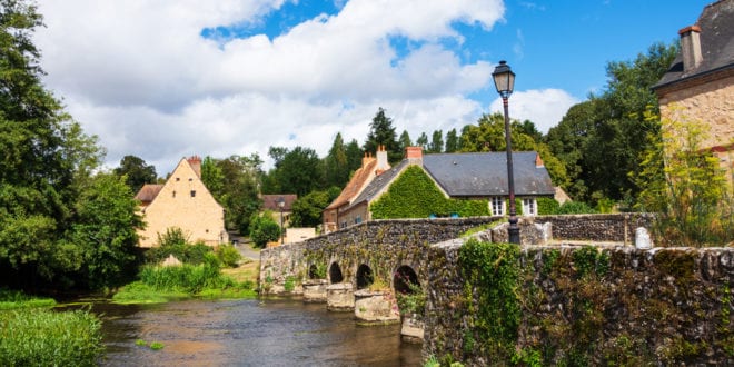 Asnières sur Vègre Sarthe shutterstock 1237571701, mooiste dorpen Provence