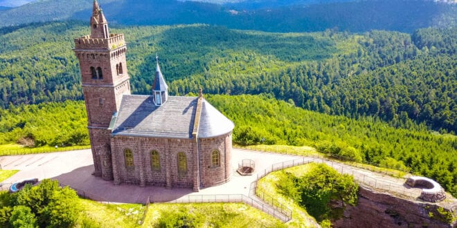 Rocher de Dabo Moselle shutterstock 1420290635, Antoinette dans les Cévennes