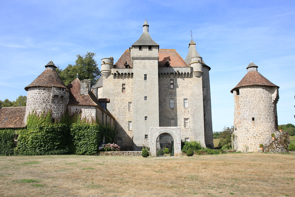 Chateau Villemonteix Creuse shutterstock 482054764, Bezienswaardigheden in Creuse