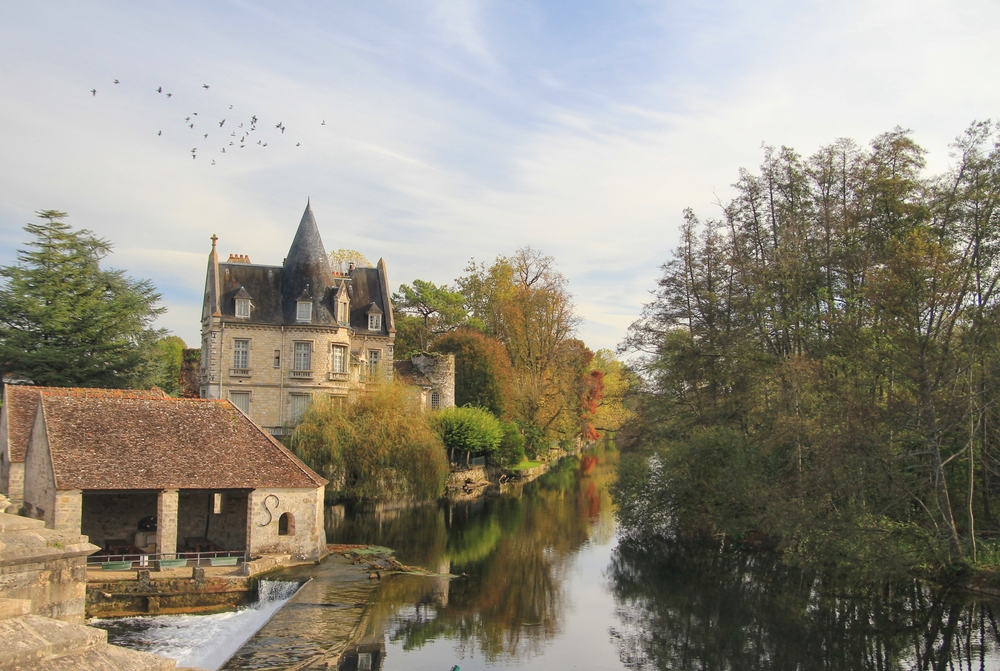 Moret sur Loing Seine et Marne shutterstock 751250878,