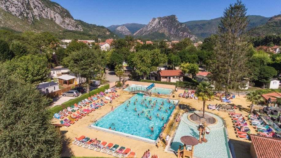 Camping Le Pre Lombard zwembad 916x516 1, campings in de Franse Pyreneeën