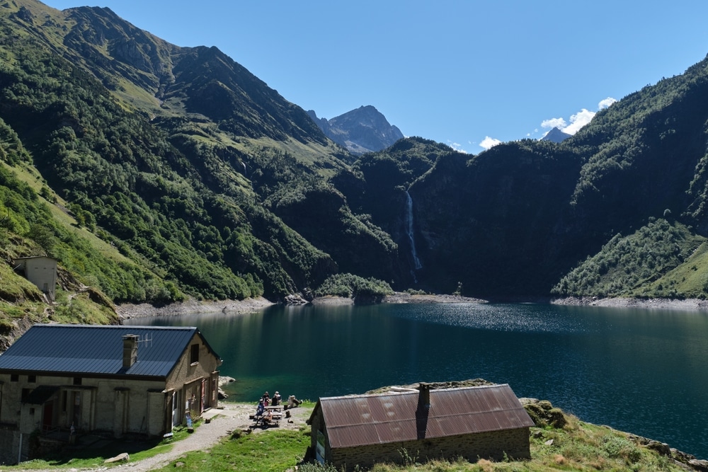 Lac De Oo Franse Pyreneeen Shutterstock 2118333635