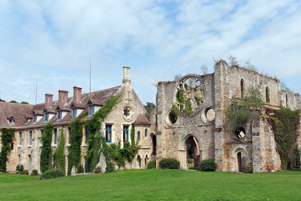 Abbaye des Vaux de Cernay Yvelines shutterstock 707463376, Bezienswaardigheden in Yvelines