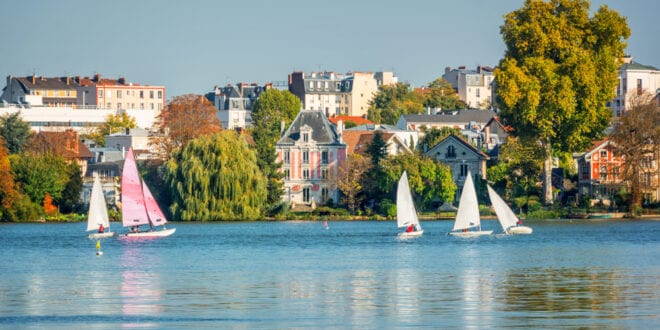 Enghien les Bains Val dOise shutterstock 1033487281,