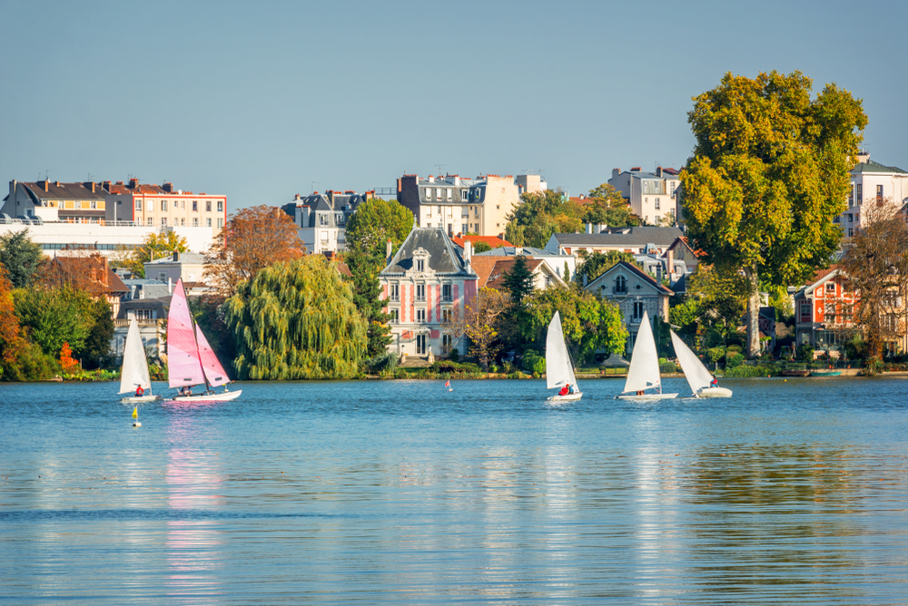 Enghien les Bains Val dOise shutterstock 1033487281, Bezienswaardigheden in Val d'Oise