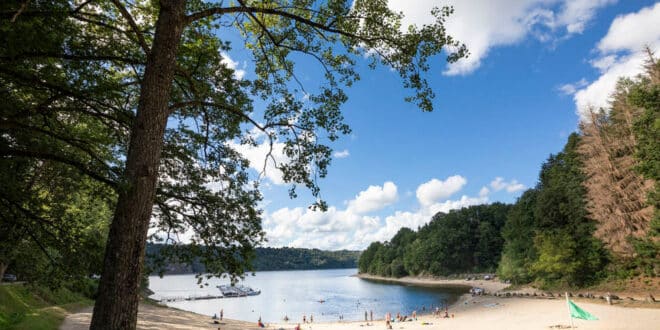 camping huttopia lac de la siauve galerie photo lac plage 2, Campings in de Auvergne