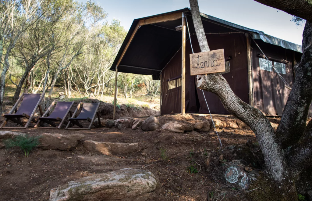 Boerenbed Figari Corsica Glamping Zuid Frankrijk 1024x659, Zininfrankrijk.nl
