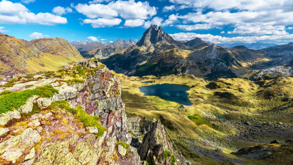 Lac Gentau Meren Pyreneeen Shutterstock 1434978326 2