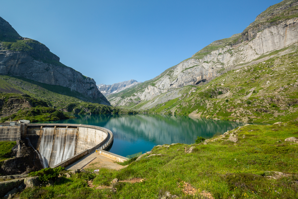 Lac des Gloriettes meren pyreneeen shutterstock 1296192736, Mooiste meren van de Pyreneeën