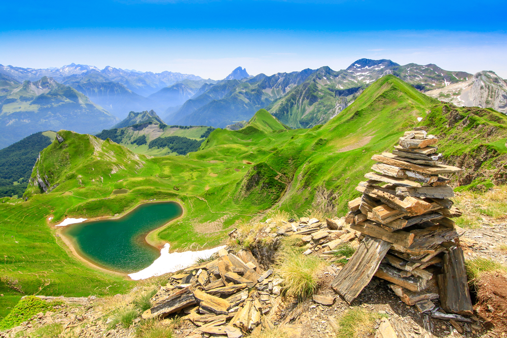 Lac du Montagnon meren pyreneeen shutterstock 1695530359, Mooiste meren van de Pyreneeën