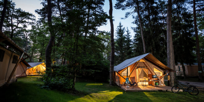 huttopia hebergements camping tente trappeur bandeau bretagne, Bretagne