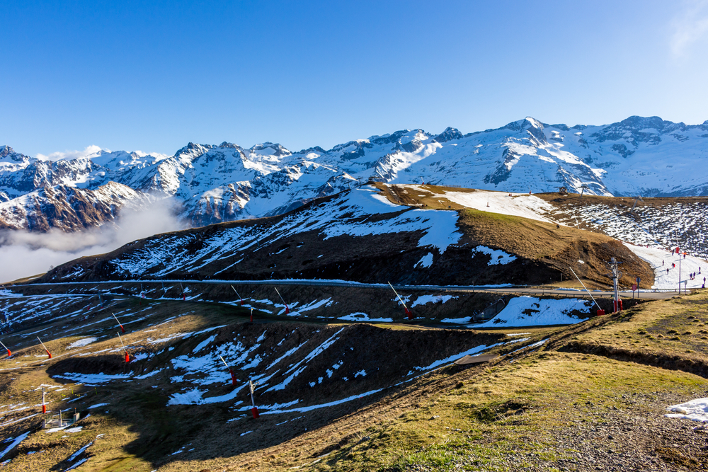 Bagneres de luchon pyreneeen dorpjes shutterstock 1855381348, Franse Pyreneeën