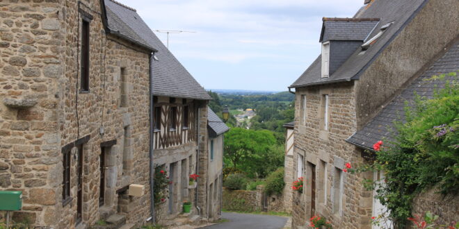 Moncontour Cotes dArmor 1, Saint-Malo