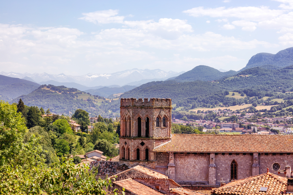 Saint Lizier pyreneeen dorpjes shutterstock 1462681757, mooie dorpjes en stadjes Franse Pyreneeën