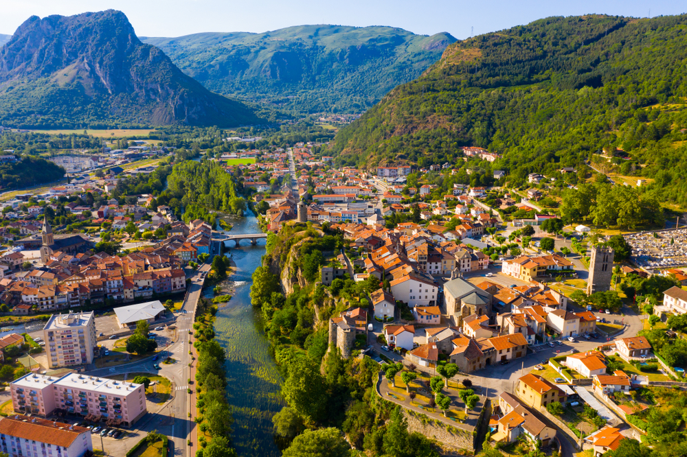Tarascon sur Ariege pyreneeen dorpjes shutterstock 1496701724, Franse Pyreneeën