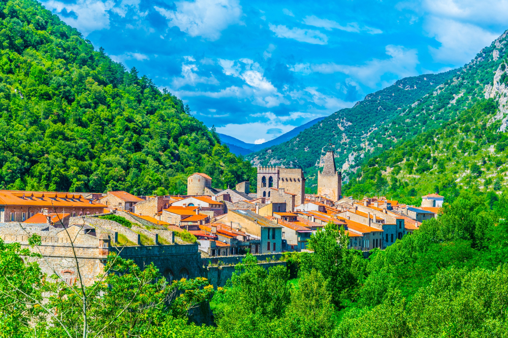 Villefranche de Conflent pyreneeen dorpjes shutterstock 1221533779, mooie dorpjes en stadjes Franse Pyreneeën