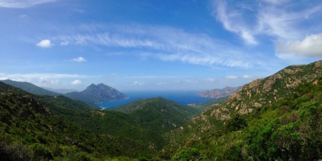 Uitzicht Col de la Palmarella Corsica pvf, Mooiste bezienswaardigheden in de Pyreneeën