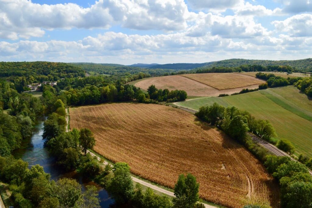 Uitzicht granenvelden saint more pvf, wandelen yonne