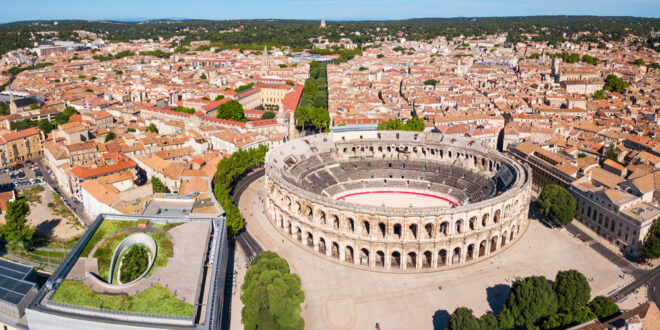 Arena Nimes shutterstock 1831255771, Provence