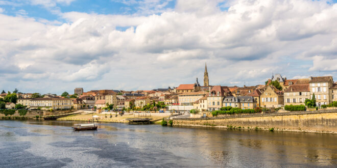 Bergerac 2 shutterstock 2022435863, Bergerac Frankrijk