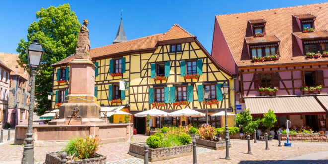 Ribeauville Elzas Grand Est shutterstock 1207188607, Elzas wijnroute