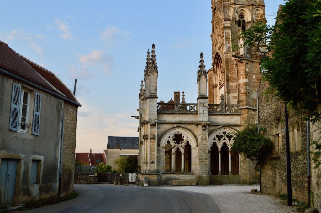 Kathedraal saint pere 1 PVF, De mooiste dorpjes en kastelen in het noorden van de Morvan