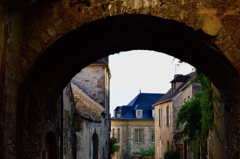 Vezelay doorkijkje PVF, De mooiste dorpjes en kastelen in het noorden van de Morvan