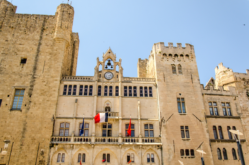 narbonne paleis stadhuis shutterstock 1593755266, Narbonne bezienswaardigheden