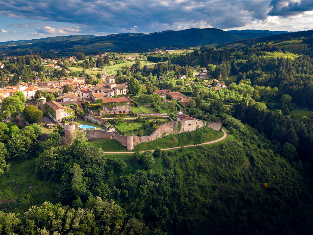 Saint Haon le Chatel loire shutterstock 1821191225, Bezienswaardigheden in de Loire