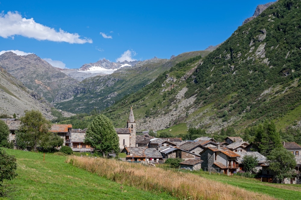 Bonneval sur Arc Savoie Alpen shutterstock 2032852499, Wandelen Franse Alpen Abondance