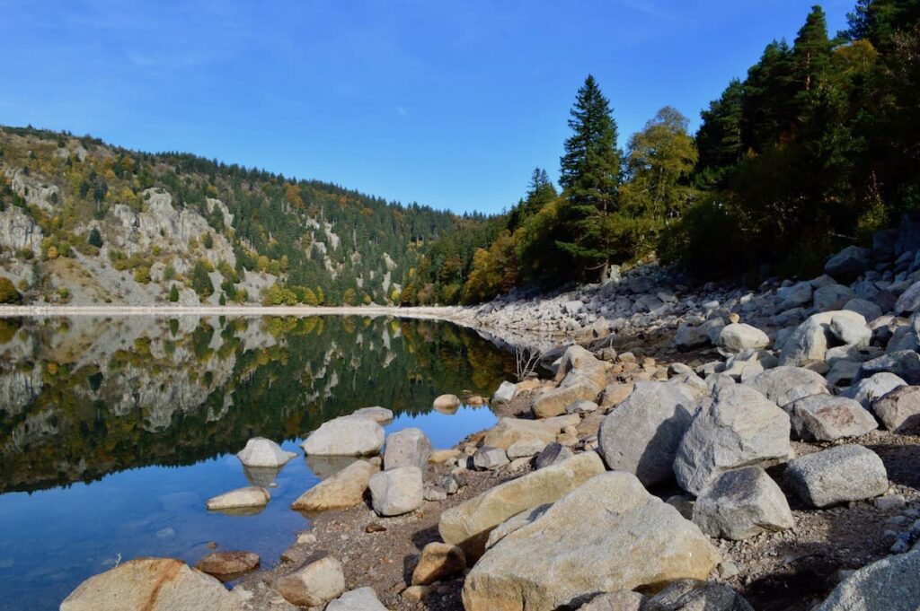 Lac blanc weerspiegeling PVF, Wandelen Vogezen