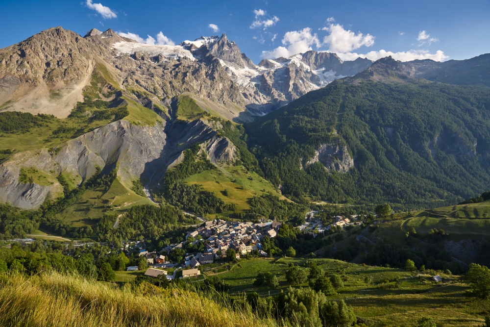 la grave franse alpen shutterstock 1564659556, dorpen Franse Alpen