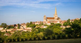 Autun Bourgogne shutterstock 1654140331, wandeling in de Morvan
