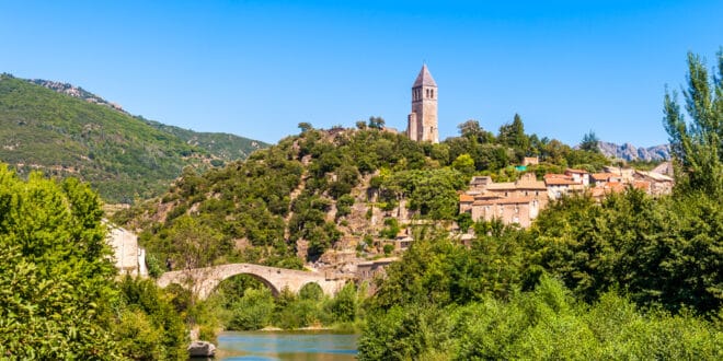 Olargues Herault shutterstock 1070918261, mooiste grotten van frankrijk