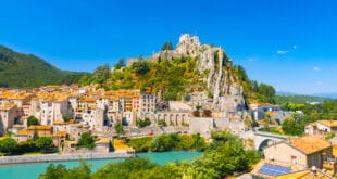 Sisteron shutterstock 1492897385, Basses Gorges du Verdon