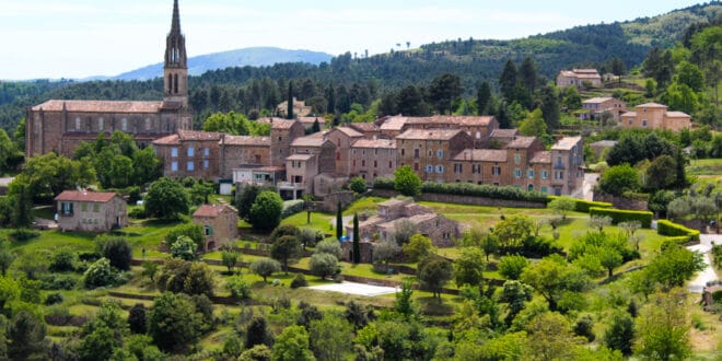 Banne Ardeche shutterstock 1267198543, Wandelen Thueyts Ardèche